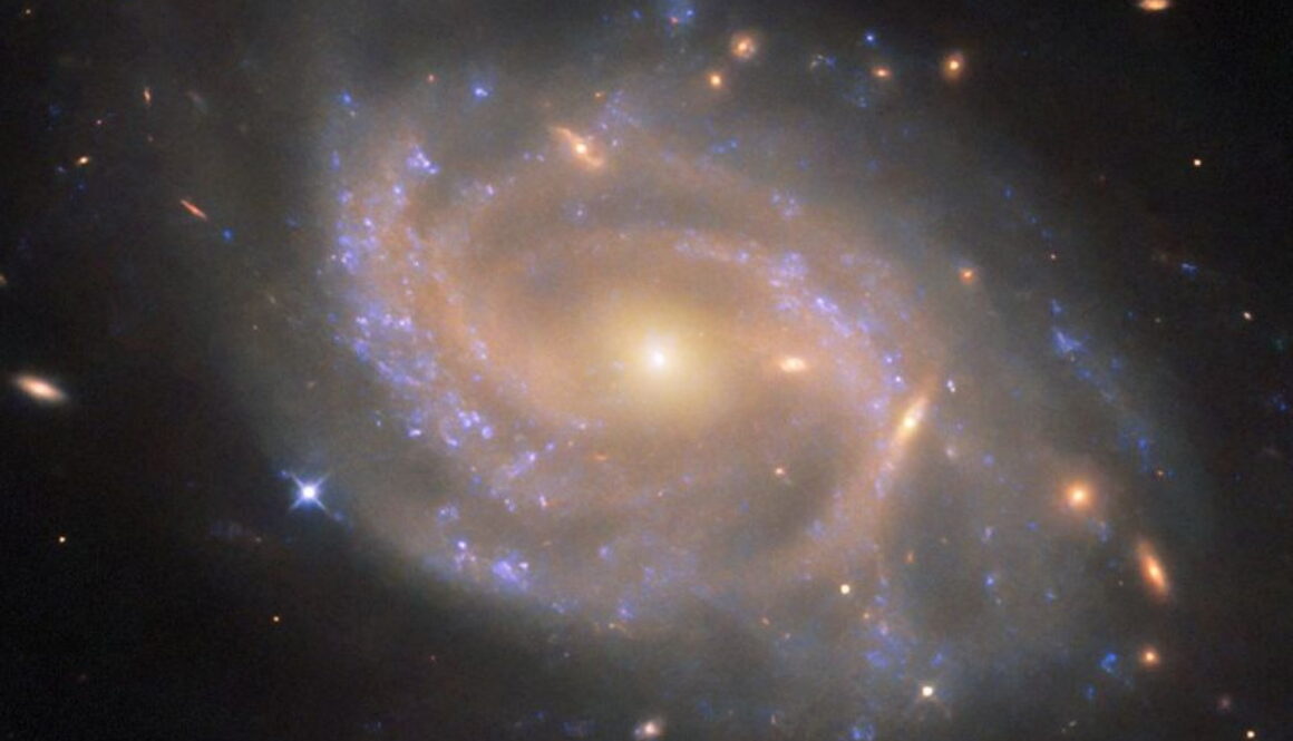 Hubble_NGC3285B_potw2529a crop