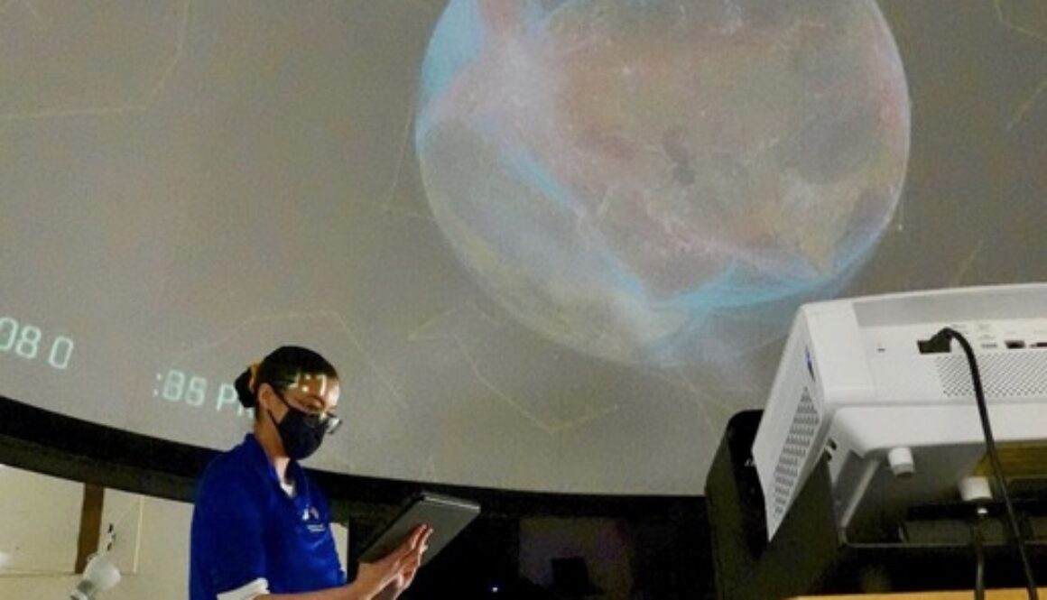 Eleanor in Planetarium