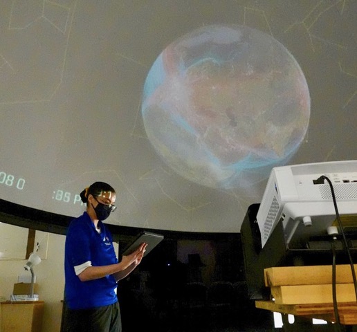 Eleanor in Planetarium
